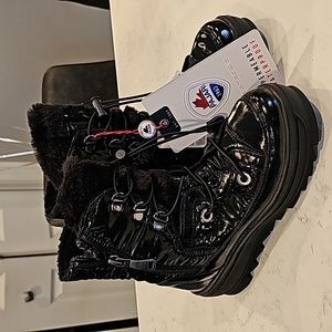 Pajar youth snow boots size 2.5 NWT